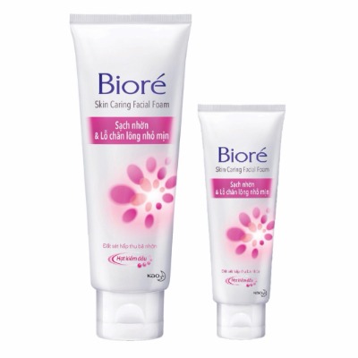 Sữa rửa mặt Bioré màu hồng giúp thu nhỏ lỗ chân lông và làm sạch da.