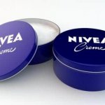 Nivia hộp thiếc xanh dương, thiết kế đơn giản nhưng sang trọng, bắt mắt