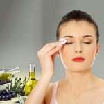 không có nước tẩy trang thì dùng gì thay thế